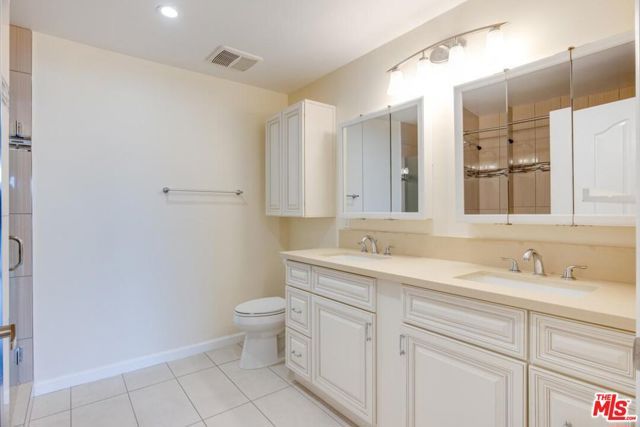 155 S Oxford Avenue 506, Los Angeles, CA 90004