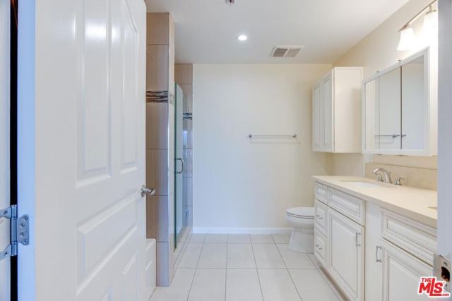 155 S Oxford Avenue 506, Los Angeles, CA 90004