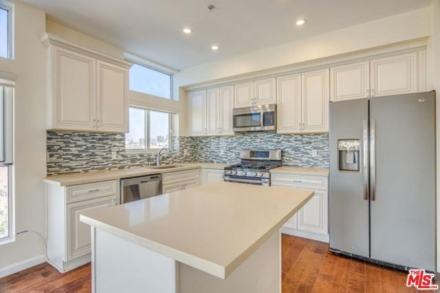 155 S Oxford Avenue 506, Los Angeles, CA 90004