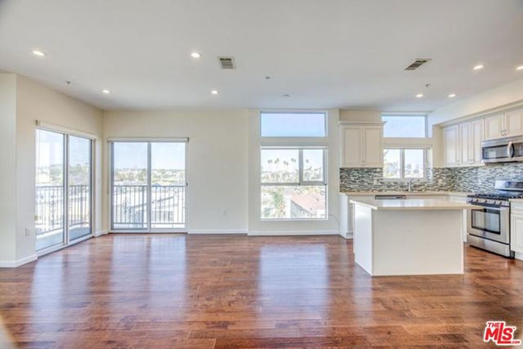 155 S Oxford Avenue 506, Los Angeles, CA 90004