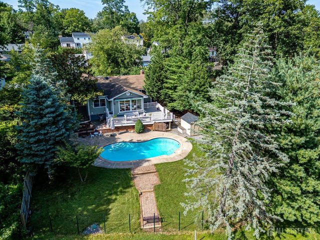 41 W Calvert Avenue, Edison, NJ 08820