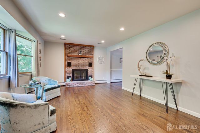 41 W Calvert Avenue, Edison, NJ 08820