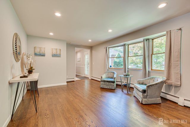 41 W Calvert Avenue, Edison, NJ 08820