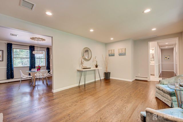 41 W Calvert Avenue, Edison, NJ 08820