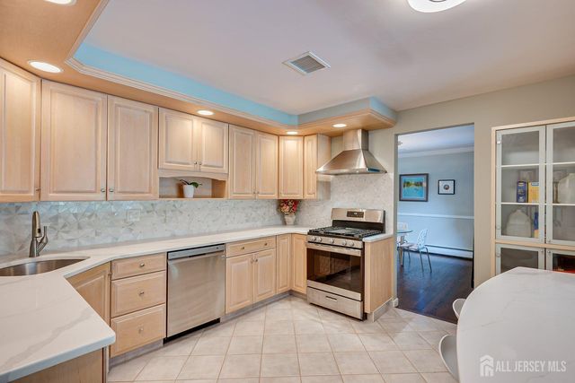 41 W Calvert Avenue, Edison, NJ 08820