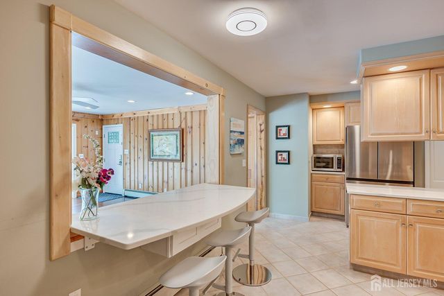 41 W Calvert Avenue, Edison, NJ 08820