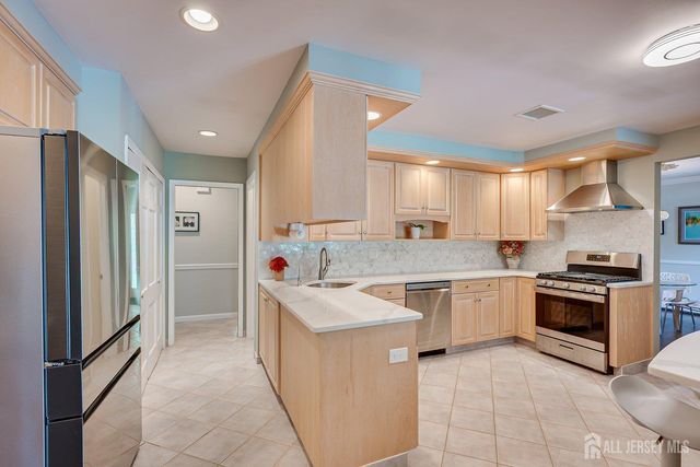 41 W Calvert Avenue, Edison, NJ 08820
