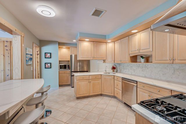 41 W Calvert Avenue, Edison, NJ 08820