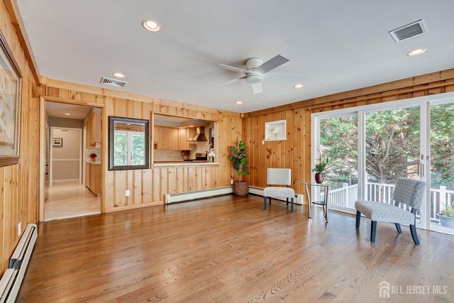 41 W Calvert Avenue, Edison, NJ 08820