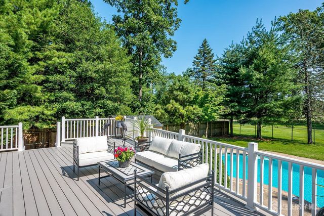 41 W Calvert Avenue, Edison, NJ 08820