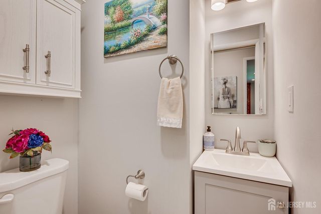41 W Calvert Avenue, Edison, NJ 08820