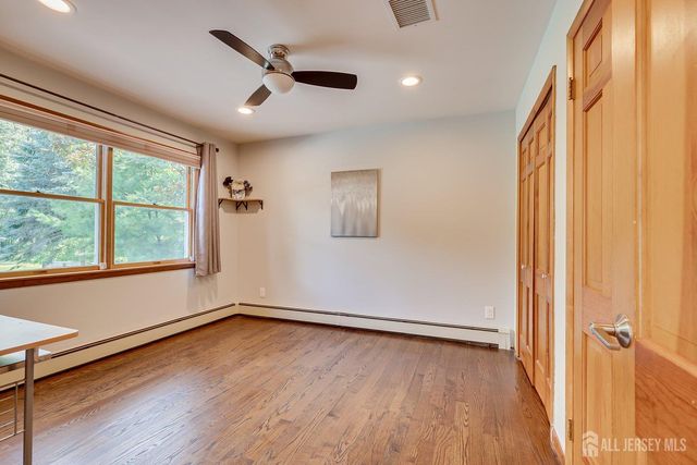 41 W Calvert Avenue, Edison, NJ 08820
