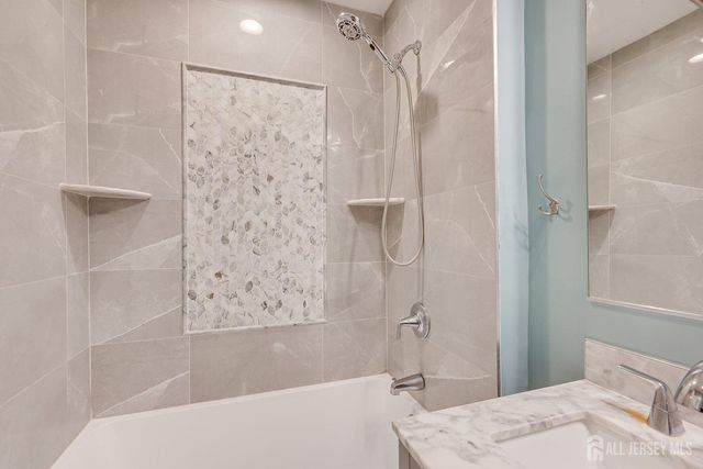 41 W Calvert Avenue, Edison, NJ 08820