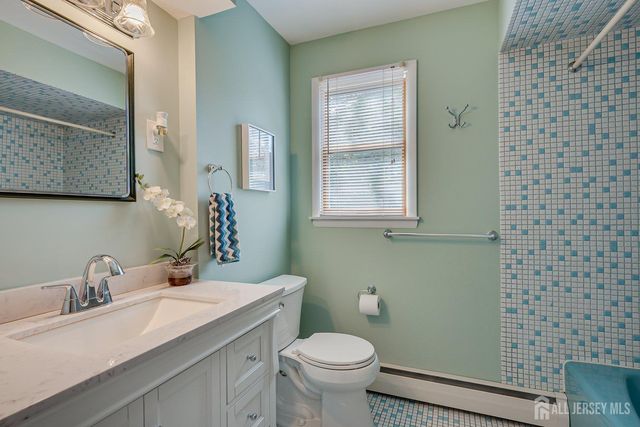 41 W Calvert Avenue, Edison, NJ 08820