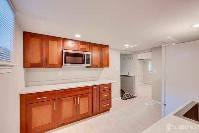 41 W Calvert Avenue, Edison, NJ 08820