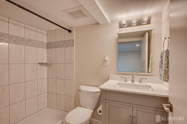 41 W Calvert Avenue, Edison, NJ 08820
