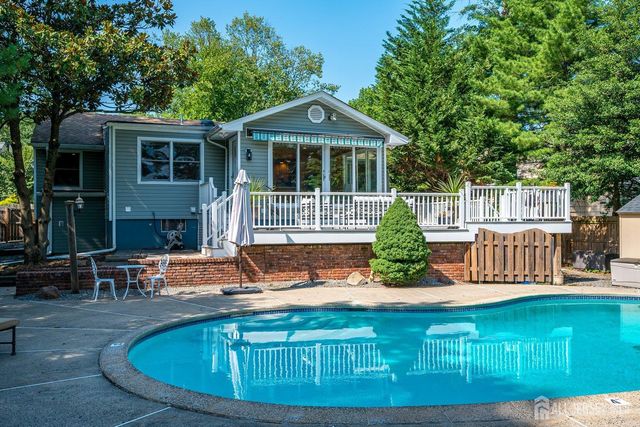 41 W Calvert Avenue, Edison, NJ 08820