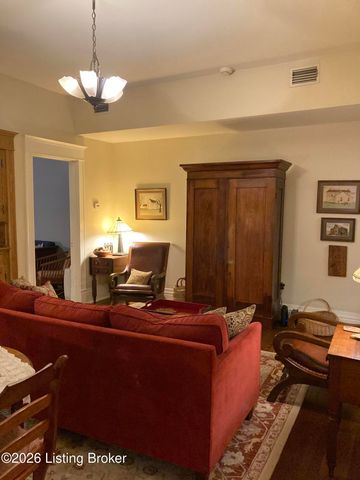 1433 Saint James Ct 1, Louisville, KY 40208