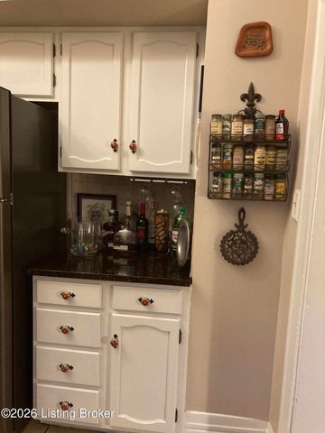1433 Saint James Ct 1, Louisville, KY 40208