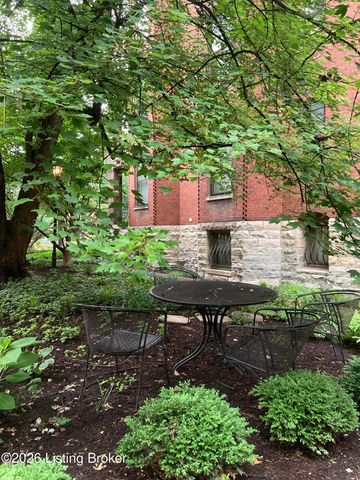 1433 Saint James Ct 1, Louisville, KY 40208