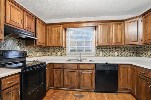 2994 Brooks Drive, Snellville, GA 30078