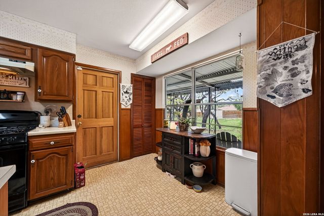 10611 BURR OAK DR, San Antonio, TX 78230