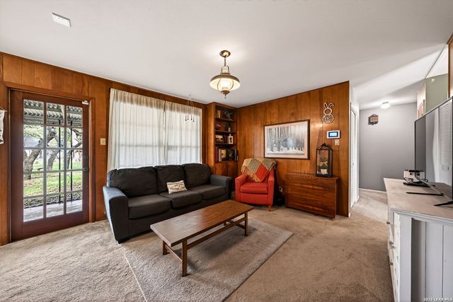 10611 BURR OAK DR, San Antonio, TX 78230