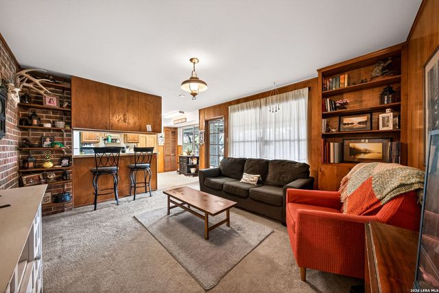 10611 BURR OAK DR, San Antonio, TX 78230