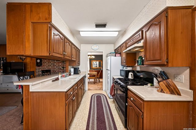 10611 BURR OAK DR, San Antonio, TX 78230