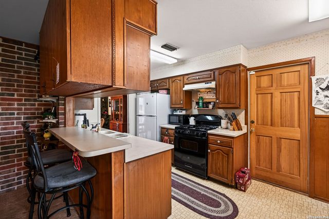 10611 BURR OAK DR, San Antonio, TX 78230