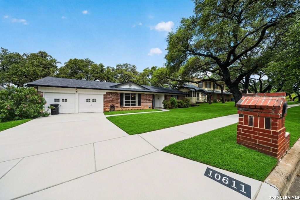10611 BURR OAK DR, San Antonio, TX 78230