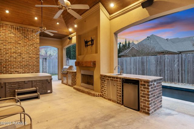 108 Fernridge Drive, Lafayette, LA 70508