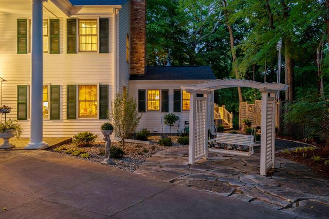1330 Urbandale Lane N, Plymouth, MN 55447