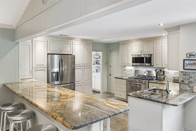 11122 Candlelight Lane, Dallas, TX 75229