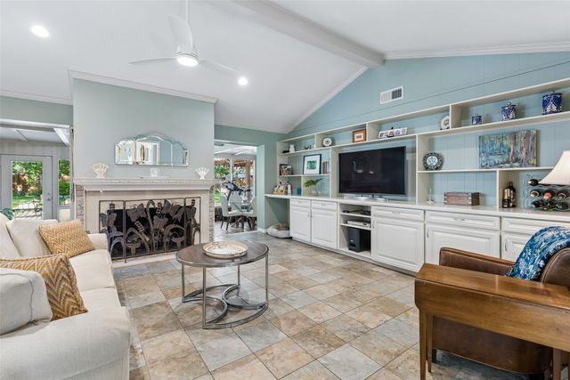 11122 Candlelight Lane, Dallas, TX 75229