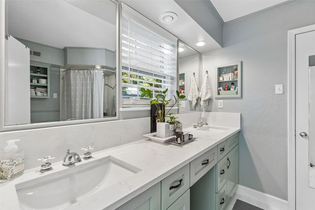 11122 Candlelight Lane, Dallas, TX 75229