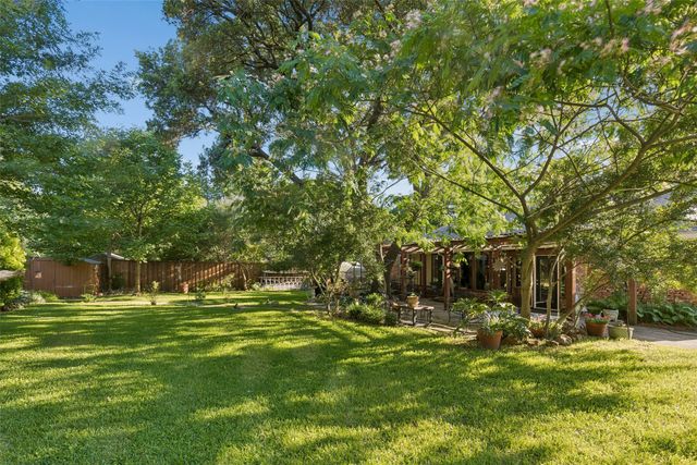 11122 Candlelight Lane, Dallas, TX 75229
