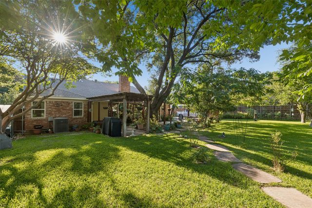11122 Candlelight Lane, Dallas, TX 75229