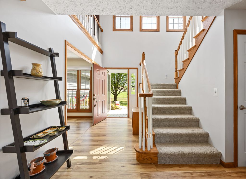 Image 15 of property listing at 18749 N Tolle Lane, Mt Vernon, IL 62864