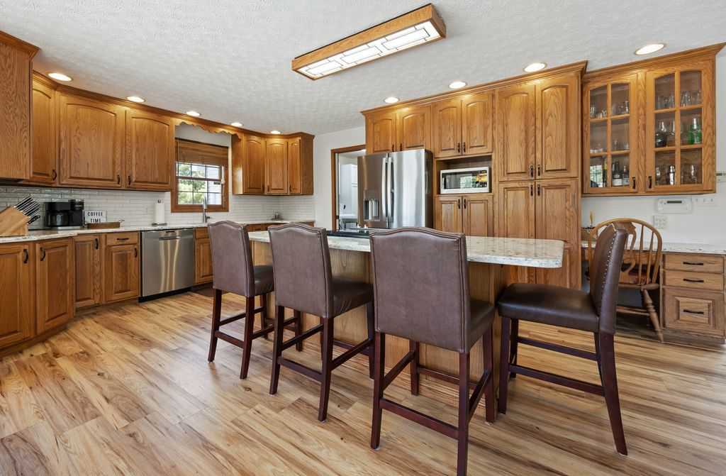 Image 22 of property listing at 18749 N Tolle Lane, Mt Vernon, IL 62864