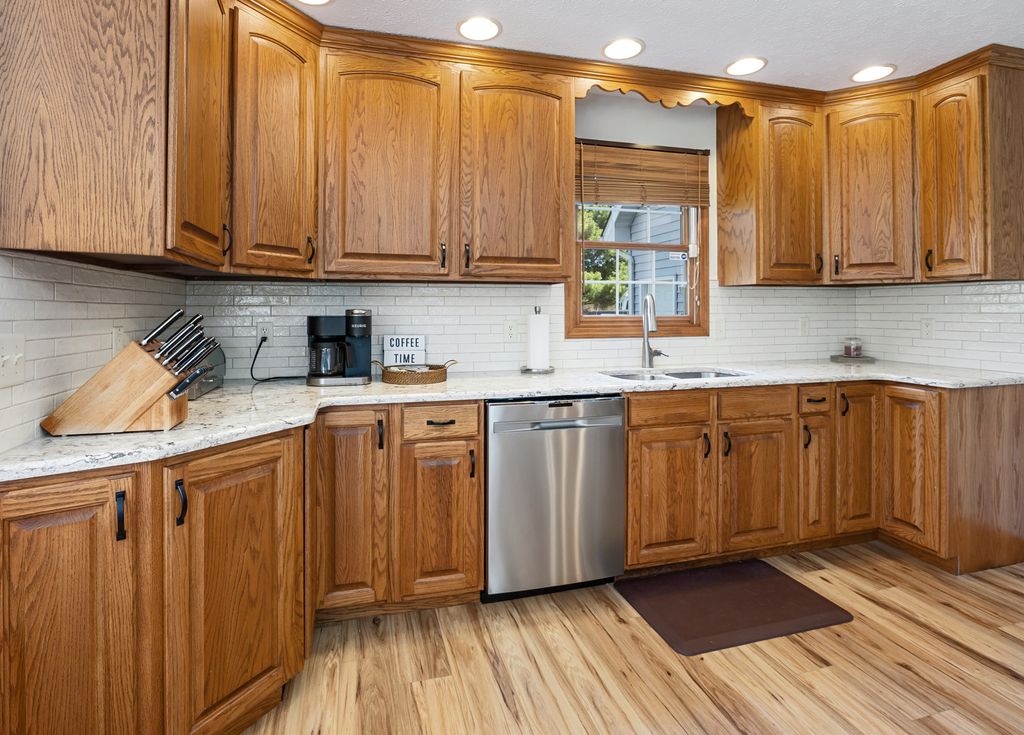 Image 24 of property listing at 18749 N Tolle Lane, Mt Vernon, IL 62864