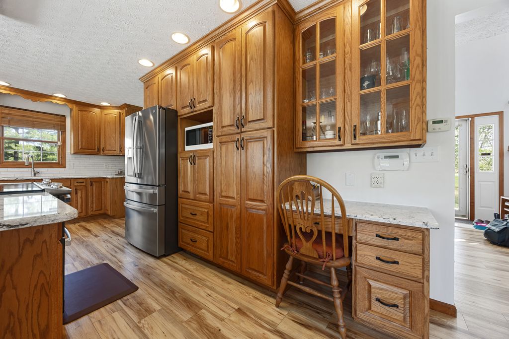 Image 25 of property listing at 18749 N Tolle Lane, Mt Vernon, IL 62864