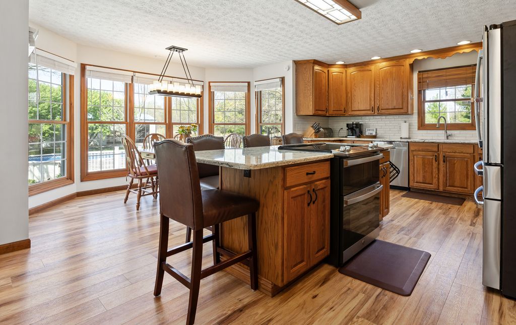 Image 26 of property listing at 18749 N Tolle Lane, Mt Vernon, IL 62864