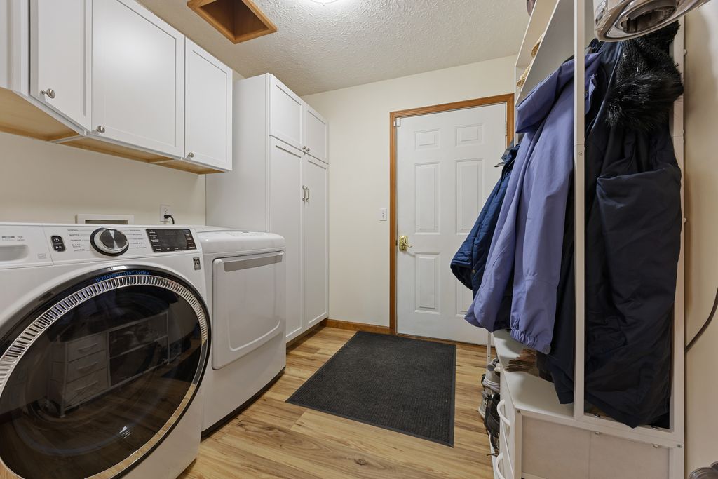 Image 30 of property listing at 18749 N Tolle Lane, Mt Vernon, IL 62864