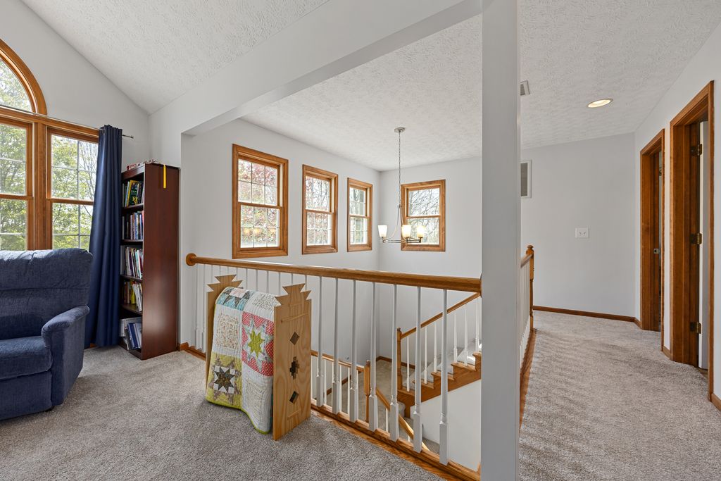 Image 31 of property listing at 18749 N Tolle Lane, Mt Vernon, IL 62864