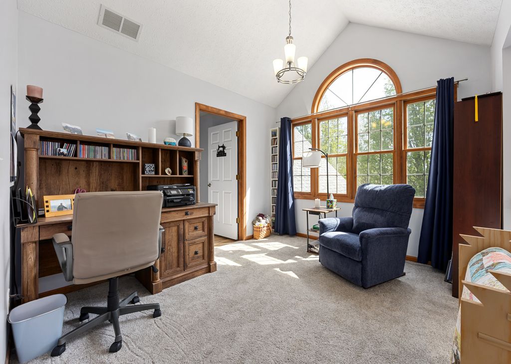 Image 32 of property listing at 18749 N Tolle Lane, Mt Vernon, IL 62864