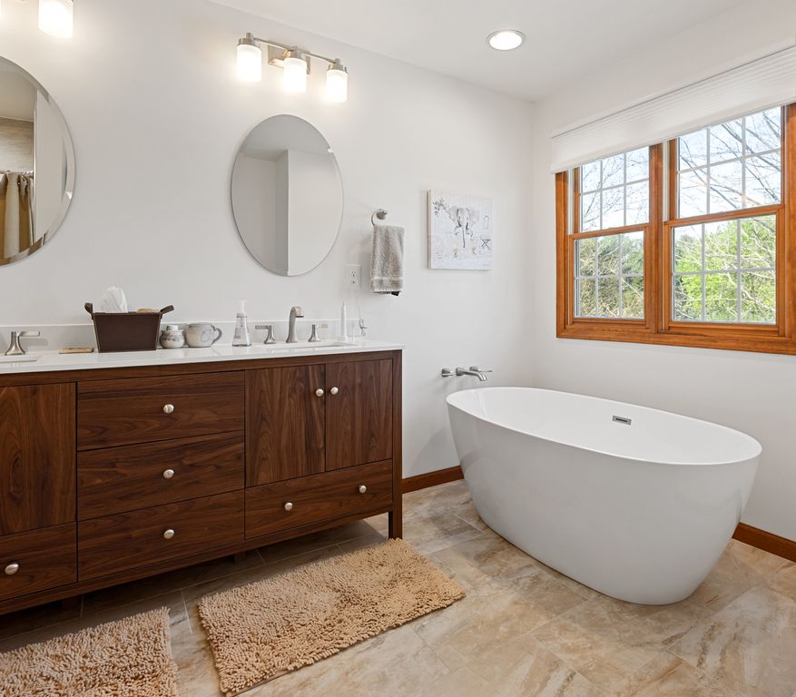 Image 36 of property listing at 18749 N Tolle Lane, Mt Vernon, IL 62864