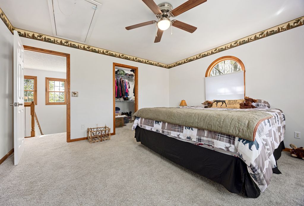 Image 39 of property listing at 18749 N Tolle Lane, Mt Vernon, IL 62864