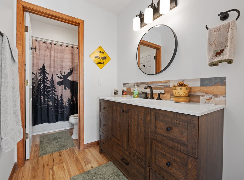 Image 40 of property listing at 18749 N Tolle Lane, Mt Vernon, IL 62864