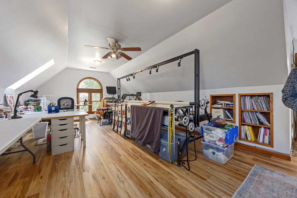 Image 42 of property listing at 18749 N Tolle Lane, Mt Vernon, IL 62864